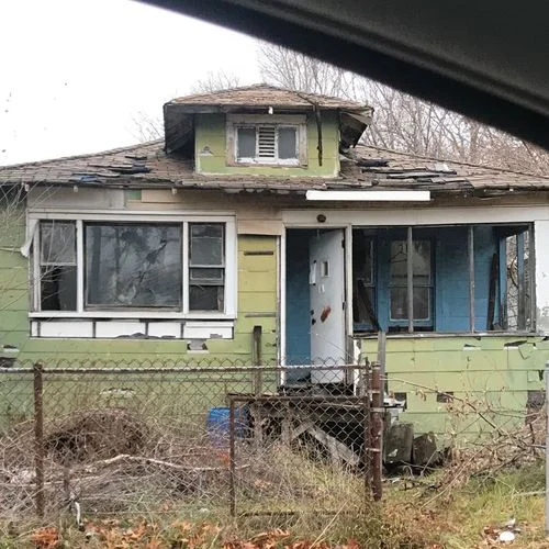 Property with peeling paint and disrepair